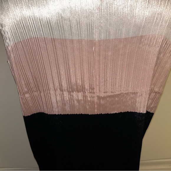 Vintage August Max Woman Sleeveless Blouse - Picture 12 of 12